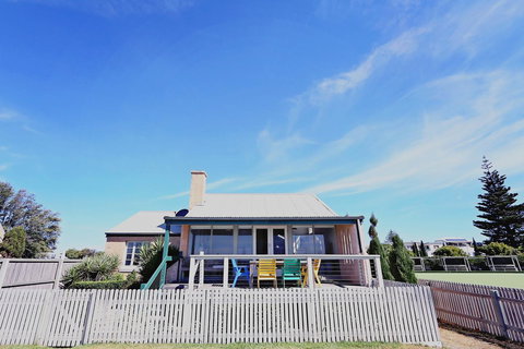 Caledonian Inn - Accommodation Sunshine Coast 4