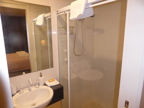 ADELAIDE CENTRAL APARTMENT - 3BR, 2BATH & CARPARK - Accommodation Sunshine Coast 14