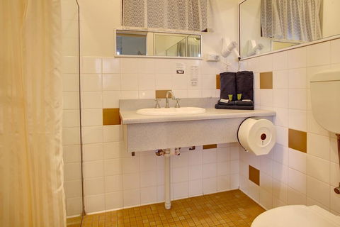 Navigators Motel & Diner - Accommodation Sunshine Coast 4