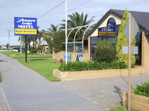 Aviators Lodge - Accommodation Sunshine Coast 0