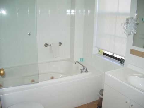 Aviators Lodge - Accommodation Sunshine Coast 4