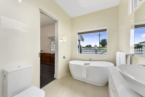 Railway Cottage In Beachport - Accommodation Sunshine Coast 3