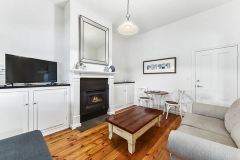 Railway Cottage In Beachport - Accommodation Sunshine Coast 1