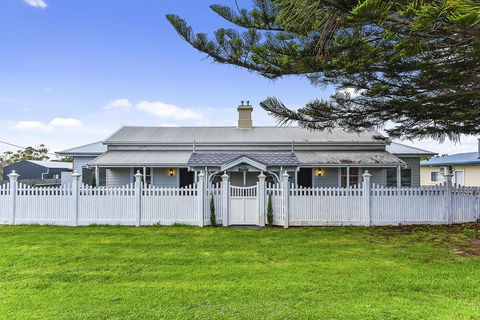 Railway Cottage In Beachport - Accommodation Sunshine Coast 4