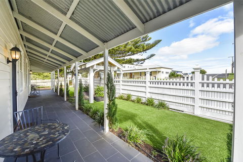 Railway Cottage In Beachport - Accommodation Sunshine Coast 6