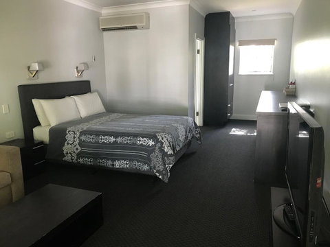 St Francis Winery - Accommodation Sunshine Coast 1