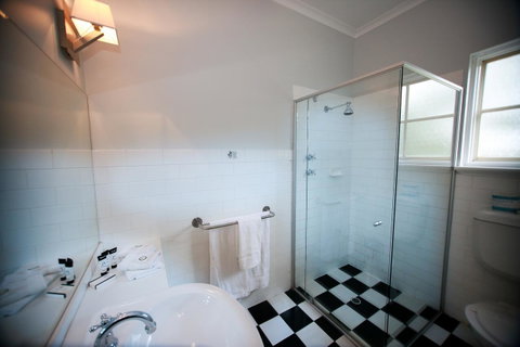 St Francis Winery - Accommodation Sunshine Coast 3