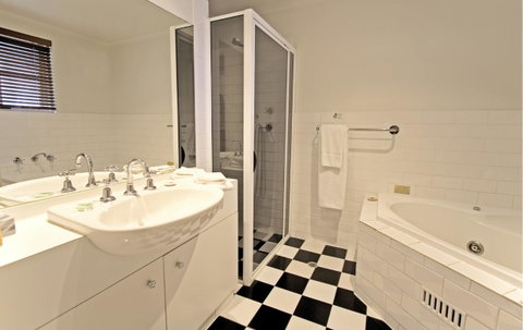 St Francis Winery - Accommodation Sunshine Coast 12