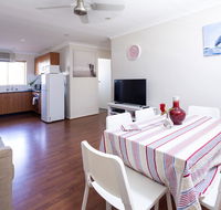 Aurora Holiday Apartment West Beach - Accommodation Sunshine Coast