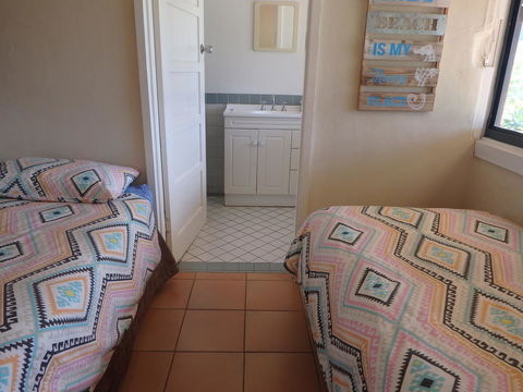 Lazy Lobster Holiday Units & Chalets - Accommodation Sunshine Coast 2