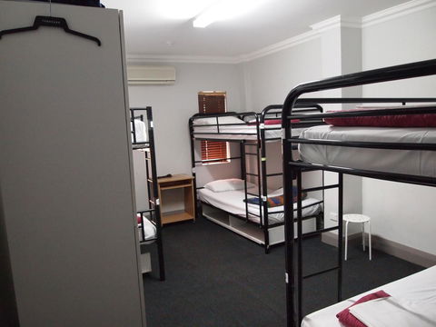 The Emperors Crown Hostel - Accommodation Sunshine Coast 4
