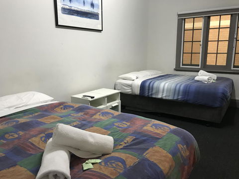 The Emperors Crown Hostel - Accommodation Sunshine Coast 8