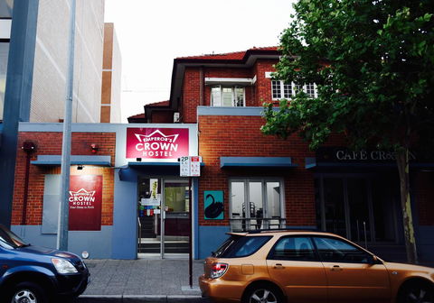 The Emperors Crown Hostel - Accommodation Sunshine Coast 0