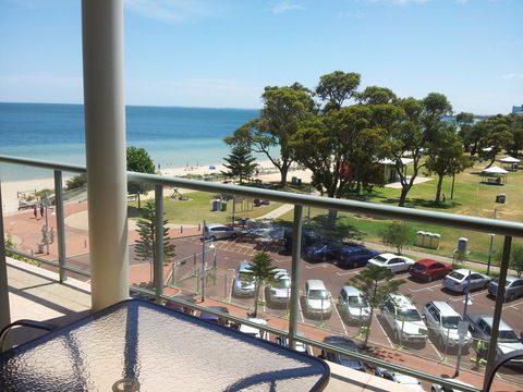 Boardwalk By The Beach - Accommodation Sunshine Coast 3