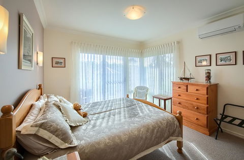 Glenelg On King Bed & Breakfast - Accommodation Sunshine Coast 1