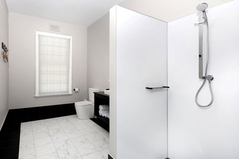 The Stirling Arms Hotel - Accommodation Sunshine Coast 9