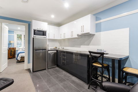 Blue Door Apartments - Accommodation Sunshine Coast 3