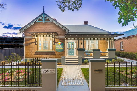 Blue Door Apartments - Accommodation Sunshine Coast 0