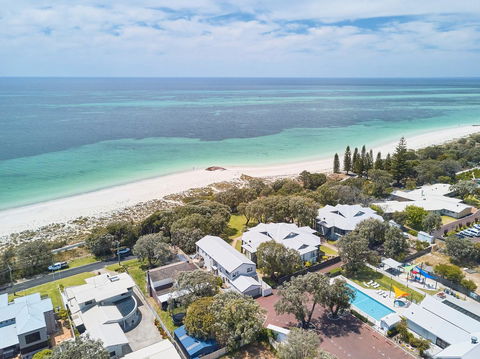 Cape View Beach Resort - Accommodation Sunshine Coast 0