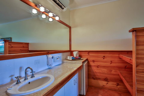 Kimberley Hotel - Accommodation Sunshine Coast 8