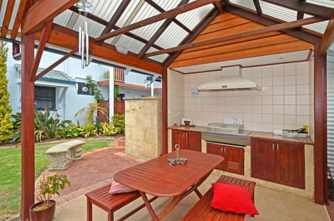 Dolphin Lodge Albany - Self Contained Apartments At Middleton Beach - Accommodation Sunshine Coast 18