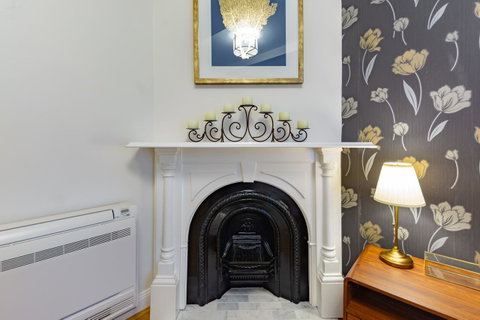 Heritage Townhouse Near Harbour Bridge - Accommodation Sunshine Coast 8