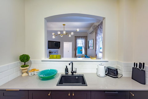 Heritage Townhouse Near Harbour Bridge - Accommodation Sunshine Coast 13