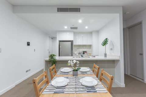 Inner City Stylish Apt Walk To Green Square - Accommodation Sunshine Coast 4