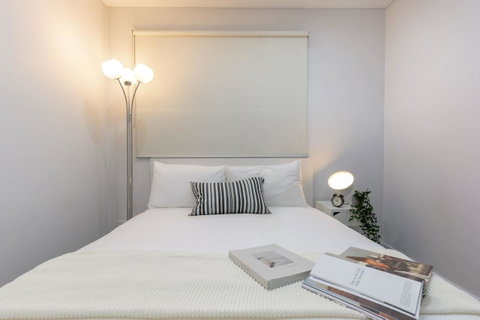 Inner City Stylish Apt Walk To Green Square - Accommodation Sunshine Coast 6