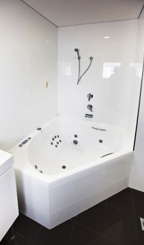 Jesmond Executive Villas - Accommodation Sunshine Coast 37