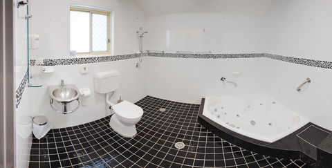 Jesmond Executive Villas - Accommodation Sunshine Coast 25