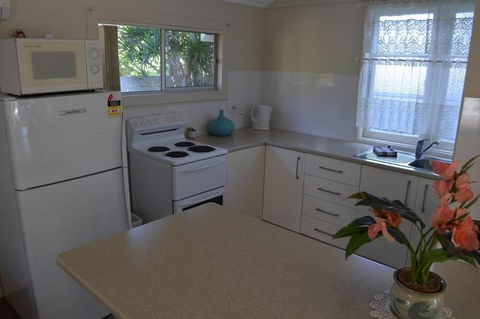 Sundial Holiday Units - Accommodation Sunshine Coast 4