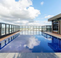 Japanese Style waterfront apt wt rooftop pool - Accommodation Sunshine Coast
