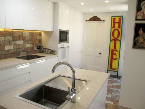 Apple Tree Cottage - Accommodation Sunshine Coast 5