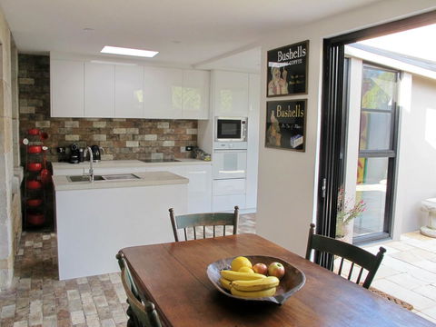 Apple Tree Cottage - Accommodation Sunshine Coast 4