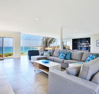 Neptune - Absolute Beachfront - Accommodation Sunshine Coast