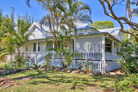 Arcadia House - Accommodation Sunshine Coast 0