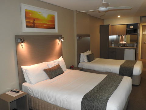 Manly Paradise Motel & Apartments - Accommodation Sunshine Coast 1