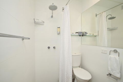 Manly Paradise Motel & Apartments - Accommodation Sunshine Coast 11
