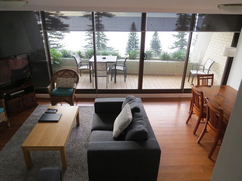 Manly Paradise Motel & Apartments - Accommodation Sunshine Coast 27