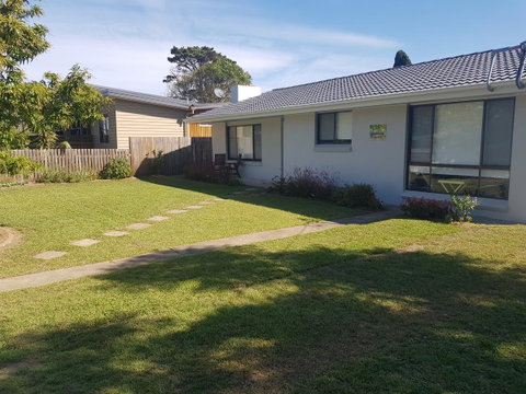 Golden Hill Cottage - Accommodation Sunshine Coast 0