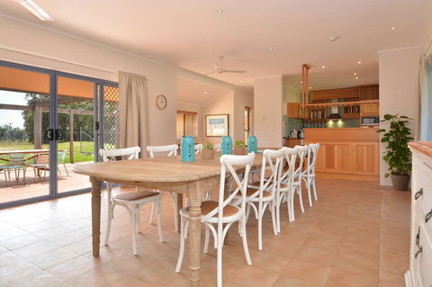 JE Guesthouse, Central To All The Hunter Valley Has To Offer - Accommodation Sunshine Coast 0