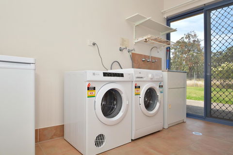 JE Guesthouse, Central To All The Hunter Valley Has To Offer - Accommodation Sunshine Coast 38