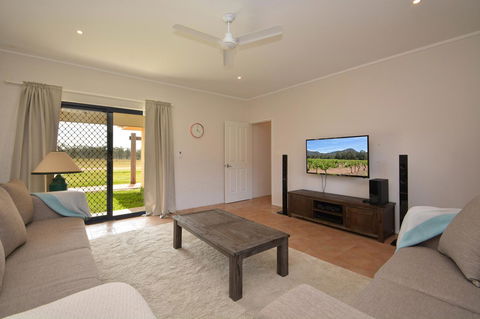 JE Guesthouse, Central To All The Hunter Valley Has To Offer - Accommodation Sunshine Coast 4