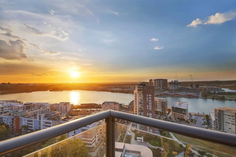 Stunning Sunset Water View 2BEDs On High Rises - Accommodation Sunshine Coast 4