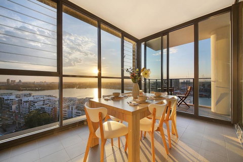 Stunning Sunset Water View 2BEDs On High Rises - Accommodation Sunshine Coast 0