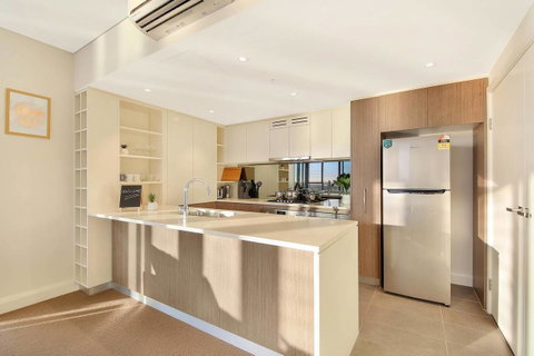 Stunning Sunset Water View 2BEDs On High Rises - Accommodation Sunshine Coast 8