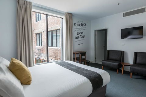 The Lucky Hotel - Accommodation Sunshine Coast 2