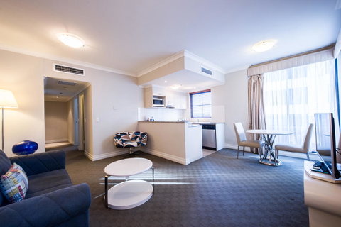 Seasons Harbour Plaza - Accommodation Sunshine Coast 35