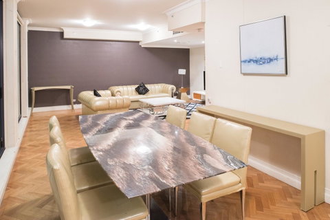 Seasons Harbour Plaza - Accommodation Sunshine Coast 9